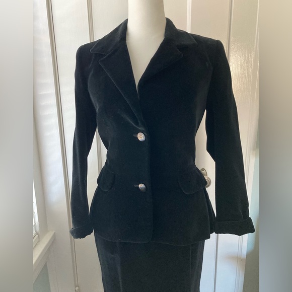 CHRISTIAN DIOR Vintage Velvet 2-piece Skirt Suit with Peplum Jacket - Picture 4 of 16